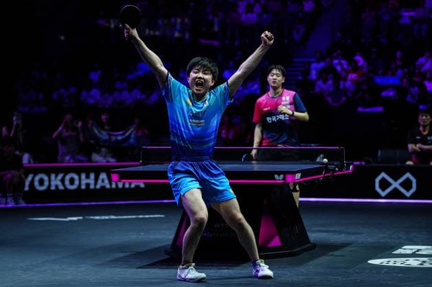 (260809) -- YOKOHAMA, Aug. 9, 2026 -- Harimoto Tomokazu (front) of Japan celebrates victory after the men s singles final match between Harimoto Tomokazu of Japan and Oh Junsung of South Korea at the WTT Champions Yokohama 2026 in Yokohama, Japan, Aug. 9, 2026. ) (SP)JAPAN-YOKOHAMA Table tennis, Tischtennis WTT CHAMPIONS YOKOHAMA-MEN S SINGLES JiaxHaocheng 