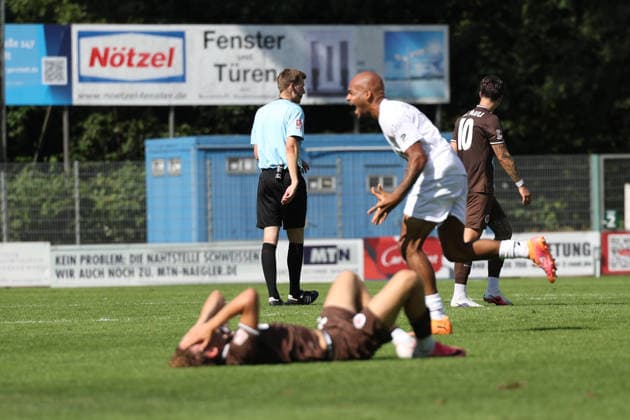 Fußball I Herren I Saison 2026 2027 I Regionalliga Nord I 2.Spieltag I FC St.Pauli II - Bremer SV I 09.08.2026 Siegjubel bei Anthony Nwachukwu (5, Bremer SV) Norderstedt Edmund Plambeck Stadion Schleswig-Holstein Deutschland *** Soccer I Men s Team I 2026–2027 Season I Regionalliga Nord I Matchday 2 I FC St. Pauli II vs. Bremer SV I August 9, 2026 Anthony Nwachukwu celebrates his 5th goal, Bremer SV, Norderstedt, Edmund Plambeck Stadium, Schleswig-Holstein, Germany Copyright: xLobeca RalfxHomburgx