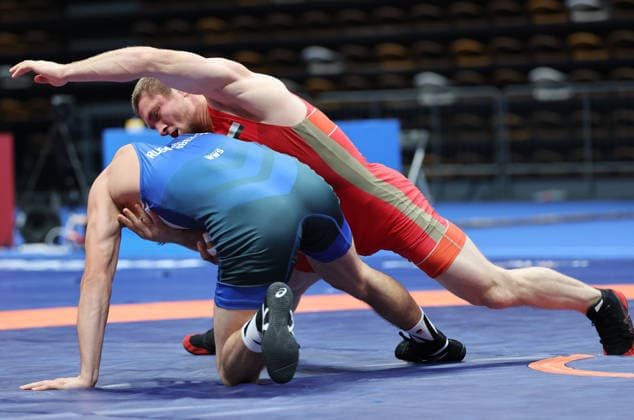 (260809) -- XI AN, Aug. 9, 2026 -- Abdulmazhid Kudiev (top) of Tajikistan and Sanjarbek Rustambekov of Uzbekistan during the men s freestyle 65kg final at 2026 China-Central Asia Elite Wrestling Tournament in Xi an, northwest China s Shaanxi Province, Aug. 9, 2026. ) (SP)CHINA-XI AN-WRESTLING-2026 CHINA-CENTRAL ASIA ELITE WRESTLING TOURNAMENT (CN) LixYibo 