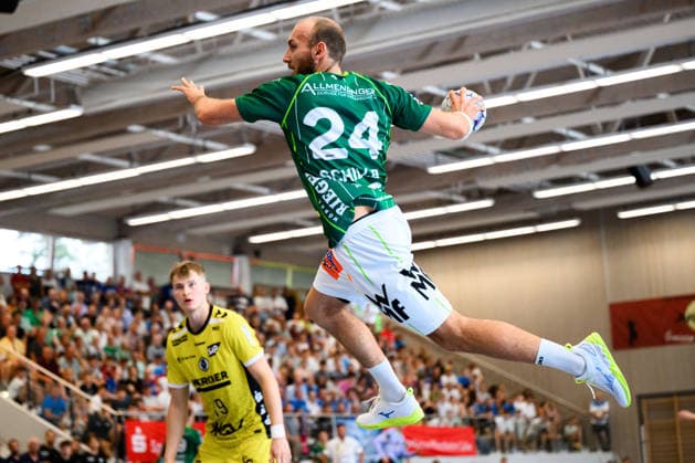 Altensteig: SCup - Finale - 26 27 - Frisch Auf Goeppingen - TVB Stuttgart Marcel Schiller (Goeppingen) Altensteig Eichwaldhalle Baden-Württemberg Deutschland *** Altensteig SCup Final 26 27 Frisch Auf Göppingen TVB Stuttgart Marcel Schiller Göppingen Altensteig Eichwaldhalle Baden-Württemberg Germany
