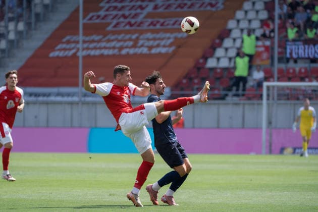 Marius Hauptmann (HFC, 23), Domenico Alberico (CFC, 10), Hallescher FC vs. Chemnitzer FC, Fussball, Regionalliga Nordost, 4. Spieltag, Saison 2026 27, 09.08.2026 Halle Leuna Chemie Stadion ST Deutschland *** Marius Hauptmann (HFC), 23, Domenico Alberico (CFC), 10, Hallescher FC vs. Chemnitzer FC, Soccer, Northeast Regional League, Matchday 4, 2026–27 Season, August 9, 2026, Halle Leuna Chemie Stadium, ST Deutschland