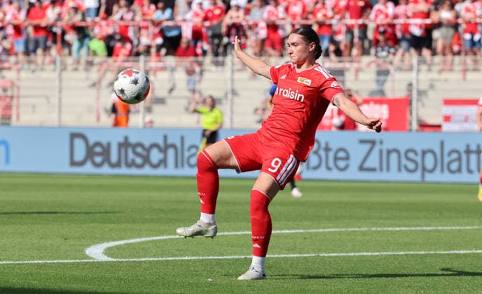 Sophie Weidauer am Ball Einzelbild Freisteller Aktion Fußball Fussball Testspiel Frauen Damen Bundesliga Saison 2026 2027 09.08.2026 1.FC Union Berlin FCU vs Inter Mailand DFL regulations prohibit any use of photographs as image sequences and or quasi-video *** Sophie Weidauer with the ball; single frame; cutout; action; sports; soccer; women s soccer; friendly match; Women s Bundesliga; 2026–2027 season; September 8, 2026; 1. FC Union Berlin (FCU) vs. Inter Milan; DFL regulations prohibit any use of photographs as image sequences and or quasi-video