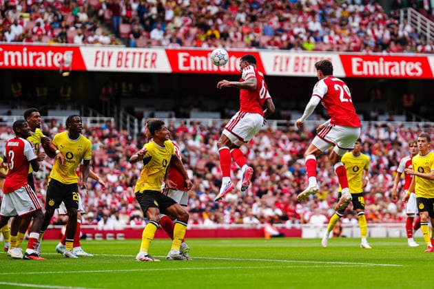 Torschuss Torchance per Kopfball Gabriel Magalhaes (FC Arsenal, 06) GER, FC Arsenal vs. Borussia Dortmund, Fußball, Emirates Cup 2026, Saison 2026 2027, 09.08.2026 GER, FC Arsenal vs. Borussia Dortmund, Fußball, Emirates Cup 2026, Saison 2026 2027, 09.08.2026 London *** Shot on goal, scoring chance (header) by Gabriel Magalhaes, Arsenal FC, June, Arsenal FC vs. Borussia Dortmund, soccer, Emirates Cup 2026, 2026–2027 season, August 9, 2026, Germany, Arsenal FC vs. Borussia Dortmund, Soccer, Emirates Cup 2026, 2026–2027 Season, August 9, 2026, London Copyright: xEibner-Pressefoto MarcelxvonxFehrnx EP_MFN_P
