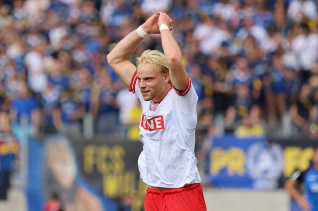 09.08.2026, Fussball, Herren, 3. Liga, Saison 2026 2027, 1. FC Saarbrücken - Rot-Weiss Essen, Torjubel zum 0:1, Torschütze: Ben Hüning (Rot-Weiss Essen) Saarbrücken Ludwigsparkstadion Saarland Deutschland (DEU) *** August 9, 2026, Soccer, Men s, 3rd Division, 2026–2027 Season, 1 FC Saarbrücken vs. Rot-Weiss Essen, Goal celebration after the 0–1, Goal scorer: Ben Hüning, Rot-Weiss Essen, Saarbrücken, Ludwigsparkstadion, Saarland, Germany, DEU Copyright: xSebastianxBachx