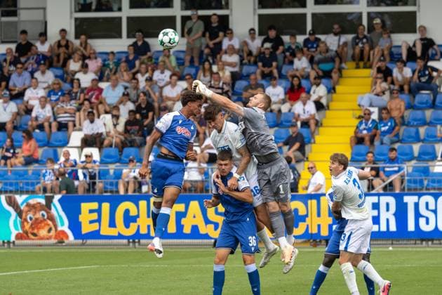 Fußball 3. Liga, Saison 2026 27, 1. Spieltag: TSG Hoffenheim 2 gegen Hansa Rostock***Luca Unbehaun (1, Rostock) kann nach Eckball klären *** Soccer 3rd Division, 2026–27 Season, Matchday 1: TSG Hoffenheim 2 vs. Hansa Rostock***Luca Unbehaun 1; Rostock clears the ball after a corner kick Copyright: xUdoxHerrmannx