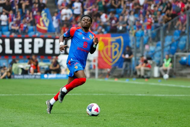 Kazeem Olaigbe (FC Basel, 11) am Ball , Schweiz, Fussball, Super League, 3.Spieltag, 2026 2027, FC Basel 1893 vs. FC Thun, 09.08.2026, Basel Sankt Jakob Park Schweiz *** Kazeem Olaigbe, FC Basel, 11 on the Ball, Switzerland, Soccer, Super League, Matchday 3, 2026–2027, FC Basel 1893 vs. FC Thun, August 9, 2026, St. Jakob Park, Basel, Switzerland Copyright: xGrantxHubbsx