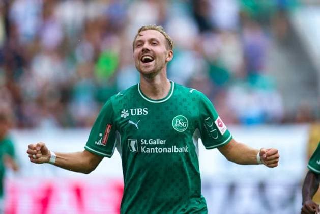 9. August 2026, Fussball, Brack Super League 2026 27, Runde 3, FC St. Gallen 1879 gegen FC Luzern, Berit Sitterstadion, St. Gallen, Schweiz Lukas Daschner (10, FC St. Gallen 1879) Torschütze zum 1:0 für den FC St. Gallen Photo: Urs Ottiger *** August 9, 2026, Soccer, Brack Super League 2026–27, Round 3, FC St. Gallen 1879 vs. FC Lucerne, Berit Sitter Stadium, St. Gallen, Switzerland; Lukas Daschner (No. 10), FC St. Gallen 1879, scores the 1–0 goal for FC St. Gallen; Photo by Urs Ottiger