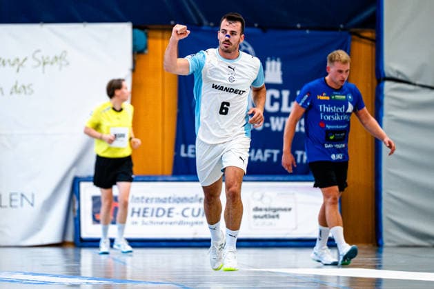 09.08.2026, xdobgx, Handball Heide-Cup 2026, VfL Gummersbach - Mors Thy Handbold v.l. MiloÅ¡ VujoviÄ‡ (VfL Gummersbach, 6) Jubel, Torjubel, jubelt ueber das Tor, celebrate the goal, celebration Schneverdingen *** August 9, 2026, xdobgx, 2026 Heide Cup Handball Tournament, VfL Gummersbach vs. Mors Thy Handbold, featuring Miloö Vujovic of VfL Gummersbach, 6 cheers, goal celebration, celebrating the goal, Schneverdingen