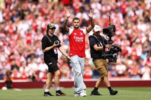 Arsenal v Borussia Dortmund 09 August 2026, London - Emirates Cup - Arsenal v Borussia Dortmund - New Arsenal signing Bruno Guimaraes is presented to the fans - Photo: Jacques Feeney Offside. London UK *** Arsenal gegen Borussia Dortmund, 9. August 2026, London, Emirates Cup: Arsenal gegen Borussia Dortmund – Der neue Arsenal-Neuzugang Bruno Guimaraes wird den Fans vorgestellt. Foto: Jacques Feeney, Offside, London, Großbritannien  Copyright: xJacquesxFeeneyx xOffsidexOffside