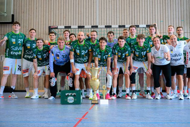 Altensteig: SCup - Finale - 26 27 - Frisch Auf Goeppingen - TVB Stuttgart die Mannschaft von Göppingen, Turniersieger Altensteig Eichwaldhalle Baden-Württemberg Deutschland *** Altensteig SCup Final: 26–27 Frisch Auf Göppingen vs. TVB Stuttgart; the Göppingen team, tournament champion Altensteig, Eichwaldhalle, Baden-Württemberg, Germany