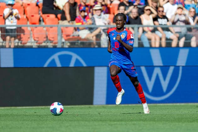 Asane Sow (FC Basel, 18) am Ball , Schweiz, Fussball, Super League, 3.Spieltag, 2026 2027, FC Basel 1893 vs. FC Thun, 09.08.2026, Basel Sankt Jakob Park Schweiz *** Asane Sow, FC Basel, No. 18, Switzerland, Soccer, Super League, Matchday 3, 2026–2027, FC Basel 1893 vs. FC Thun, August 9, 2026, St. Jakob Park, Basel, Switzerland Copyright: xGrantxHubbsx