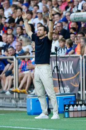 Stephan Lichtsteiner (FC Basel, Trainer), Mimik, Gesichtsausdruck, Emotion , Schweiz, Fussball, Super League, 3.Spieltag, 2026 2027, FC Basel 1893 vs. FC Thun, 09.08.2026, Basel Sankt Jakob Park Schweiz *** Stephan Lichtsteiner, FC Basel, Coach, Facial Expressions, Emotion, Switzerland, Soccer, Super League, Matchday 3, 2026–2027, FC Basel 1893 vs. FC Thun, August 9, 2026, St. Jakob Park, Basel, Switzerland Copyright: xGrantxHubbsx