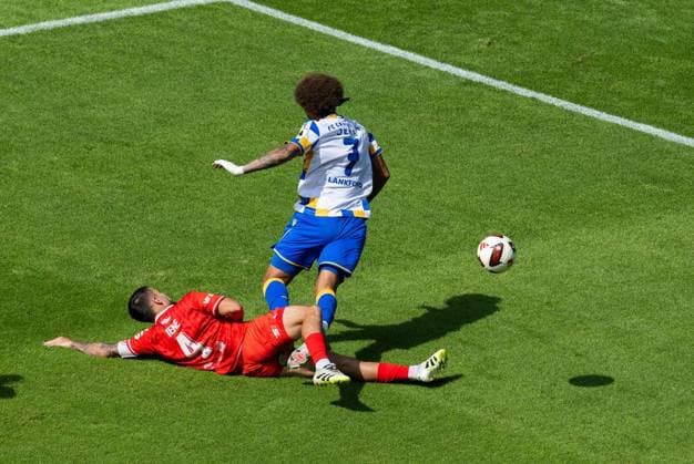 FUSSBALL - REGIONALLIGA SAISON 2026-2027 NORDOST 4. SPIELTAG JENA - ERFURT ** NUR FÜR REDAKTIONELLE ZWECKE ** EDITORIAL USE ONLY **<p>09 08 2026-Jena: Fussball Regionalliga Nordost Saison 2026 20227 Ernst-Abbe-Sportfeld 4. Spieltag FC Carl Zeiss Jena - FC Rot Weiss Erfurt im Foto:Sofiane Ikene 4 (FC Rot‘Weiß Erfurt) im Zweikampf mit Kevin Lankford 7 (FC Carl Zeiss Jena) ( Deutschland Thueringen Jena Copyright: SaschaxFromm *** SOCCER REGIONAL LEAGUE 2026–2027 SEASON, NORTHEAST DIVISION, MATCHDAY 4: JENA VS. ERFURT ** FOR EDITORIAL USE ONLY ** EDITORIAL USE ONLY ** Aug. 9, 2026 Jena Soccer Regional League Northeast 2026–2027 Season Ernst Abbe Sportfeld Matchday 4 FC Carl Zeiss Jena vs. FC Rot-Weiss Erfurt; pictured: Sofiane Ikene of FC Rot-Weiss ErfurtWeiß Erfurt in a tackle with Kevin Lankford 7 FC Carl Zeiss Jena Germany Thuringia Jena Copyright SaschaxFromm Copyright: SaschaxFromm doc87340bauqlgkqtztq18 ,EDITORIAL USE ONLY