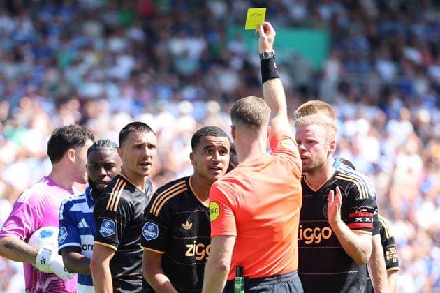 ZWOLLE - Referee Jannick van der Laan gives a yellow card to AFC Ajax Amsterdam midfielder Abdellah Ouazane during the Eredivisie match between PEC Zwolle and Ajax at MAC3PARK stadium on August 8, 2026 in Zwolle, the Netherlands. (Photo by DeFodi Images) - *** ZWOLLE Referee Jannick van der Laan shows a yellow card to AFC Ajax Amsterdam midfielder Abdellah Ouazane during the Eredivisie match between PEC Zwolle and Ajax at MAC3PARK Stadium on August 8, 2026, in Zwolle, the Netherlands. Photo by DeFodi Images