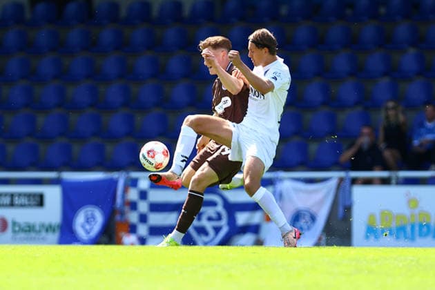 29 Lucas Schulze (FC St. Pauli U23), 16 Daniel Paul Olivier Michel (Bremer SV) Fußball I Herren I Regionalliga Nord I Saison 2026-2027 I 2. Spieltag I FC St. Pauli U23 - Bremer SV I 09.08.2026 I Edmund-Plambeck-Stadion *** 29 Lucas Schulze, FC St. Pauli U23, 16 Daniel Paul Olivier Michel Bremer SV Men s Soccer I Regionalliga Nord I 2026–2027 Season I Matchday 2 I FC St. Pauli U23 vs. Bremer SV I August 9, 2026 I Edmund Plambeck Stadium