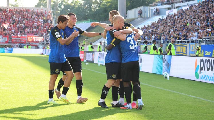 09.08.2026, xrekx, Fussball 3.Liga, 1.FC Saarbruecken - Rot-Weiss Essen v.l. Torjubel nach dem Tor zum celebrating the goal celebrate 5:2 durch Kelsey Owusu Aninkorah-Meisel (1. FC Saarbruecken) (DFL DFB REGULATIONS PROHIBIT ANY USE OF PHOTOGRAPHS as IMAGE SEQUENCES and or QUASI-VIDEO) Saarbruecken *** August 9, 2026, xrekx, Soccer 3rd Division, 1 FC Saarbrücken vs. Rot-Weiss Essen: Goal celebration after Kelsey Owusu Aninkorah Meisel scored the 5-2 goal. 1 FC Saarbrücken. DFL and DFB regulations prohibit any use of photographs as image sequences and or QUASI VIDEO Saarbrücken