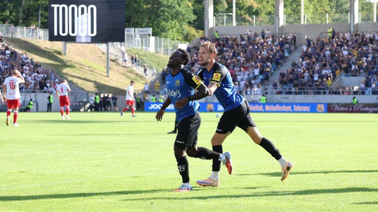 09.08.2026, xrekx, Fussball 3.Liga, 1.FC Saarbruecken - Rot-Weiss Essen v.l. Torjubel nach dem Tor zum celebrating the goal celebrate 5:2 durch Kelsey Owusu Aninkorah-Meisel (1. FC Saarbruecken) (DFL DFB REGULATIONS PROHIBIT ANY USE OF PHOTOGRAPHS as IMAGE SEQUENCES and or QUASI-VIDEO) Saarbruecken *** August 9, 2026, xrekx, Soccer 3rd Division, 1 FC Saarbrücken vs. Rot-Weiss Essen: Goal celebration after Kelsey Owusu Aninkorah Meisel scored the 5-2 goal. 1 FC Saarbrücken. DFL and DFB regulations prohibit any use of photographs as image sequences and or QUASI VIDEO Saarbrücken