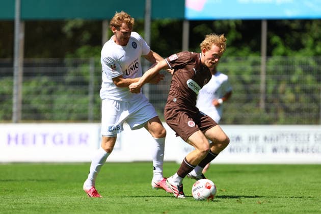 42 Marwin Schmitz (FC St. Pauli U23), 24 Fritz Kleiner (Bremer SV) Fußball I Herren I Regionalliga Nord I Saison 2026-2027 I 2. Spieltag I FC St. Pauli U23 - Bremer SV I 09.08.2026 I Edmund-Plambeck-Stadion *** 42 Marwin Schmitz, FC St. Pauli U23, 24 Fritz Kleiner Bremer SV Men s Soccer I Regionalliga Nord I 2026–2027 Season I Matchday 2 I FC St. Pauli U23 vs. Bremer SV I August 9, 2026 I Edmund Plambeck Stadium