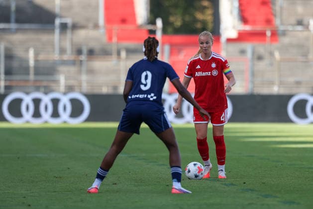 Glodis Perla Viggosdottir (FC Bayern Muenchen, 04) mit Ball, mit Kadidia Traore (Paris FC, 09), GER, FC Bayern Muenchen vs. Paris FC, Fussball, Testspiel, Saison 2026 2027, 09.08.2026, GER, FC Bayern Muenchen vs. Paris FC, Fussball, Testspiel, Saison 2026 2027, 09.08.2026 Unterhaching *** Glodis Perla Viggosdottir, FC Bayern Munich, 04, with the ball, with Kadidia Traore, Paris FC, 09, GER, FC Bayern Munich vs. Paris FC, soccer, friendly match, 2026–2027 season, August 9, 2026, GER, FC Bayern Munich vs. Paris FC, soccer, friendly match, 2026–2027 season, August 9, 2026, Unterhaching Copyright: xEibner-Pressefoto JennixMaulx EP_JML