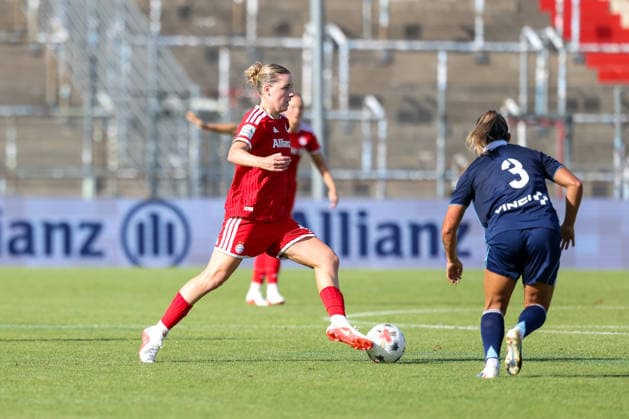 Alara Sehitler (FC Bayern Muenchen, 14) mit Ball mit Manoly Baquerzio (Paris FC, 03), GER, FC Bayern Muenchen vs. Paris FC, Fussball, Testspiel, Saison 2026 2027, 09.08.2026, GER, FC Bayern Muenchen vs. Paris FC, Fussball, Testspiel, Saison 2026 2027, 09.08.2026 Unterhaching *** Alara Sehitler, FC Bayern Munich, 14, with the ball alongside Manoly Baquerzio, Paris FC, 03, GER, FC Bayern Munich vs. Paris FC, Soccer, Friendly Match, 2026–2027 Season, August 9, 2026, GER, FC Bayern Munich vs. Paris FC, soccer, friendly match, 2026–2027 season, August 9, 2026, Unterhaching Copyright: xEibner-Pressefoto JennixMaulx EP_JML