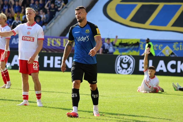 09.08.2026, Fussball, Herren, 3. Liga, Saison 2026 2027, 1. FC Saarbrücken - Rot-Weiss Essen, Torjubel zum 3:2, Torschütze: Kai Brünker (1. FC Saarbrücken) Saarbrücken Ludwigsparkstadion Saarland Deutschland (DEU) *** August 9, 2026, Soccer, Men s, 3rd Division, 2026–2027 Season, 1 FC Saarbrücken vs. Rot-Weiss Essen, goal celebration after the 3–2 goal, goal scorer Kai Brünker, 1 FC Saarbrücken, Saarbrücken, Ludwigsparkstadion, Saarland, Germany, DEU Copyright: xSebastianxBachx