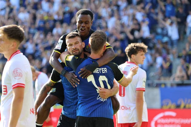 09.08.2026, Fussball, Herren, 3. Liga, Saison 2026 2027, 1. FC Saarbrücken - Rot-Weiss Essen, Torjubel zum 3:2, Torschütze: Kai Brünker (1. FC Saarbrücken) Saarbrücken Ludwigsparkstadion Saarland Deutschland (DEU) *** August 9, 2026, Soccer, Men s, 3rd Division, 2026–2027 Season, 1 FC Saarbrücken vs. Rot Weiss Essen, goal celebration after the 3–2 goal, goal scorer Kai Brünker, 1 FC Saarbrücken, Saarbrücken, Ludwigsparkstadion, Saarland, Germany, DEU Copyright: xSebastianxBachx