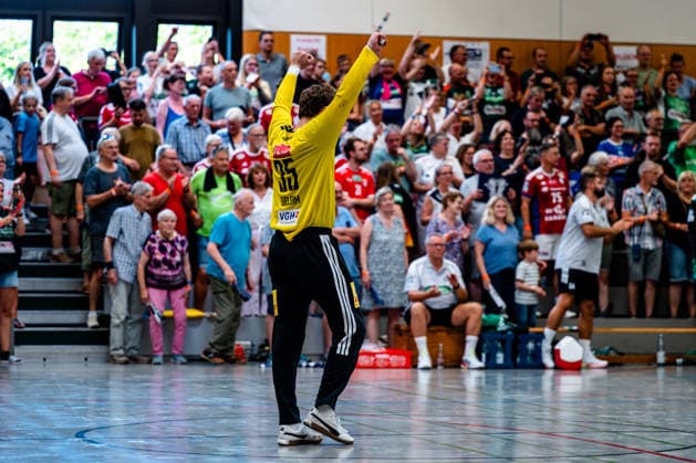 09.08.2026, xdobgx, Handball Heide-Cup 2026, TSV Hannover-Burgdorf - Handball Club Hamburg v.l. Joel Birlehm (TSV Hannover-Burgdorf, 35) Jubel ueber den Sieg, Jubel nach Spielende Schneverdingen *** August 9, 2026, xdobgx, 2026 Heide Cup Handball Tournament, TSV Hannover Burgdorf vs. Handball Club Hamburg; from left: Joel Birlehm (TSV Hannover Burgdorf), 35; Celebrating the victory; Celebrations after the game in Schneverdingen