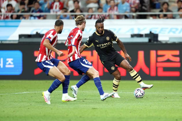 Man City vs Atletico de Madrid pre-season match in Seoul, South Korea Antoine Semenyo (R) of Manchester City FC dribbles the ball during a pre-season friendly soccer match between Manchester City FC and Atletico de Madrid at Seoul World Cup Stadium in Seoul, South Korea, on August 09, 2026. Seoul South Korea  Copyright: xMatrixxImages JungxUi-Chelx