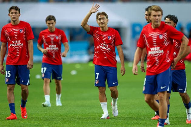 Man City vs Atletico de Madrid pre-season match in Seoul, South Korea Lee Kang-In (C) of Atletico de Madrid waves to fans prior to a pre-season friendly soccer match between Manchester City FC and Atletico de Madrid at Seoul World Cup Stadium in Seoul, South Korea, on August 09, 2026. Seoul South Korea  Copyright: xMatrixxImages JungxUi-Chelx