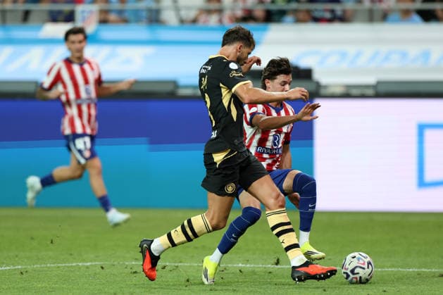Man City vs Atletico de Madrid pre-season match in Seoul, South Korea Ruben Dias (L) of Manchester City FC in action against Arnau Ortiz (R) of Atletico de Madrid during a pre-season friendly soccer match between Manchester City FC and Atletico de Madrid at Seoul World Cup Stadium in Seoul, South Korea, on August 09, 2026. Seoul South Korea  Copyright: xMatrixxImages JungxUi-Chelx