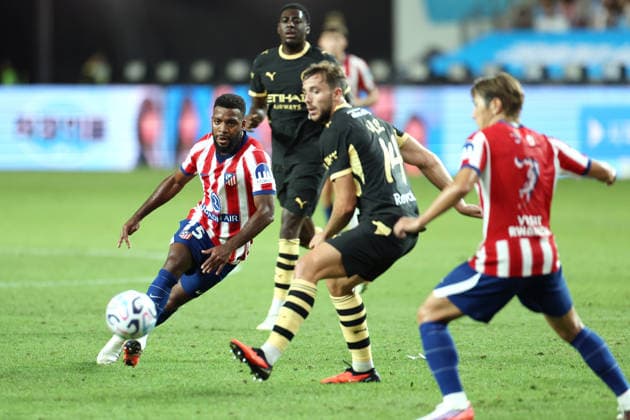 Man City vs Atletico de Madrid pre-season match in Seoul, South Korea Thomas Lemar (L) of Atletico de Madrid passes the ball during a pre-season friendly soccer match between Manchester City FC and Atletico de Madrid at Seoul World Cup Stadium in Seoul, South Korea, on August 09, 2026. Seoul South Korea  Copyright: xMatrixxImages JungxUi-Chelx