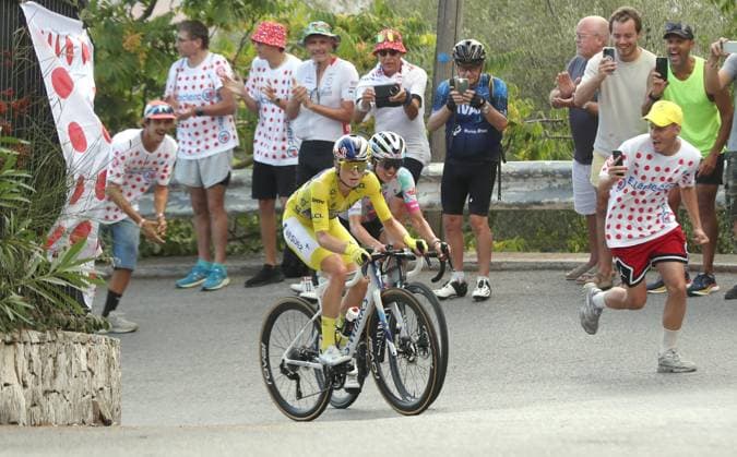 Tour de France féminin PHOTOPQR NICE MATIN Jean François Ottonello ; Nice ; 09 08 2026 ; Tour de France Femmes - Etape 9 Nice-Nice, ici dans le Vinaigrier, 4e montee du col d Eze avec Demi Vollering, maillot jaune, et Katarzyna Niewiadoma 9th and final stage of the fifth edition of the Women s Tour de France cycling race, 99.2 km from Nice to Nice, southeastern France on August 9, 2026. Nice France  Copyright: xPHOTOPQR NICExMATIN MAXPPPxJeanxFrançoisxOttonellox 20260809NIM7227 20260809NIM7227