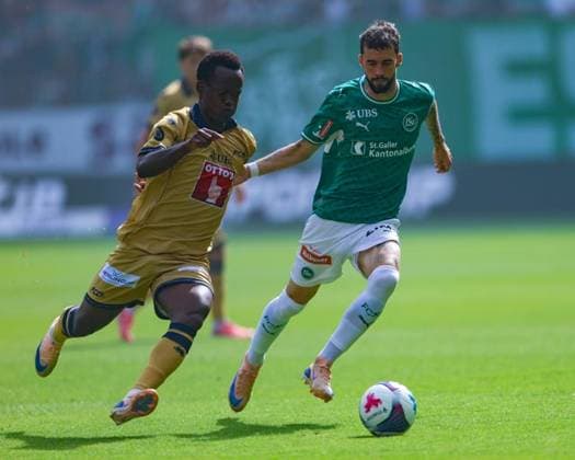 9. August 2026, Fussball, Brack Super League 2026 27, Runde 3, FC St. Gallen 1879 gegen FC Luzern, Berit Sitterstadion, St. Gallen, Schweiz Oscar Kabwit (16, FC Luzern, li.) im Laufduell mit Mihailo Stevanovic (64, FC St. Gallen 1879) Photo: Urs Ottiger *** August 9, 2026, Soccer, Brack Super League 2026–27, Round 3, FC St. Gallen 1879 vs. FC Lucerne, Berit Sitter Stadium, St. Gallen, Switzerland Oscar Kabwit 16, FC Lucerne, left, in a footrace with Mihailo Stevanovic 64, FC St. Gallen 1879 Photo by Urs Ottiger