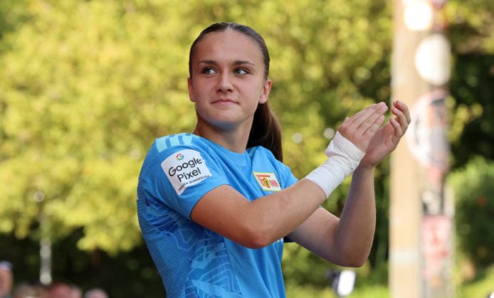 Torwart Nelly Smolarczyk bei der Mannschaftsvorstellung im Stadion an der Alten Försterei AF Sportstätte Fußball Fussball Testspiel Frauen Damen Bundesliga Saison 2026 2027 09.08.2026 1.FC Union Berlin FCU vs Inter Mailand DFL regulations prohibit any use of photographs as image sequences and or quasi-video *** Goalkeeper Nelly Smolarczyk at the team presentation at the Stadion an der Alten Försterei AF Sports Facility Sports Soccer Women s Bundesliga Season 2026–2027 September 8, 2026 1. FC Union Berlin (FCU) vs. Inter Milan DFL regulations prohibit any use of photographs as image sequences and or quasi-video