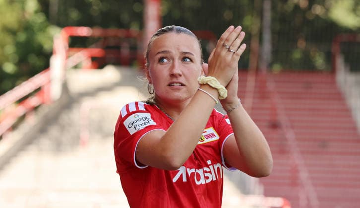 Tanja Pawollek bei der Mannschaftsvorstellung im Stadion an der Alten Försterei AF Sportstätte Fußball Fussball Testspiel Frauen Damen Bundesliga Saison 2026 2027 09.08.2026 1.FC Union Berlin FCU vs Inter Mailand DFL regulations prohibit any use of photographs as image sequences and or quasi-video *** Tanja Pawollek at the team presentation at the Stadion an der Alten Försterei AF Sports Facility Sports Soccer Women s Bundesliga Season 2026–2027 September 8, 2026 1. FC Union Berlin (FCU) vs. Inter Milan DFL regulations prohibit any use of photographs as image sequences and or quasi-video