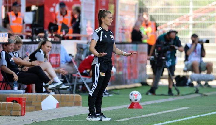 Trainerin Marie Louise Eta Einzelbild Freisteller Aktion Fußball Fussball Testspiel Frauen Damen Bundesliga Saison 2026 2027 09.08.2026 1.FC Union Berlin FCU vs Inter Mailand DFL regulations prohibit any use of photographs as image sequences and or quasi-video *** Coach Marie Louise Eta Single Image Cutout Action Sports Soccer Women s Bundesliga Season 2026–2027 September 8, 2026 1. FC Union Berlin (FCU) vs. Inter Milan DFL regulations prohibit any use of photographs as image sequences and or quasi-video