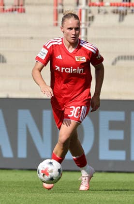 Jella Veit am Ball Einzelbild Freisteller Aktion Fußball Fussball Testspiel Frauen Damen Bundesliga Saison 2026 2027 09.08.2026 1.FC Union Berlin FCU vs Inter Mailand DFL regulations prohibit any use of photographs as image sequences and or quasi-video *** Jella Veit on the Ball - Single Image, Cutout, Action, Sports, Soccer, Women s Bundesliga, Season 2026–2027, September 8, 2026, 1. FC Union Berlin (FCU) vs. Inter Milan. DFL regulations prohibit any use of photographs as image sequences and or quasi-video.