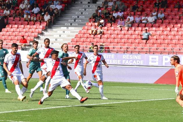 Sion, 09.08.2026, Football Brack Super League, FC Sion - FC Vaduz, Baltazaz Costa (FCS 8) duel with Liridon Berisha (Vaduz 5) & Leon Schaffran (Vaduz 25) (Frederic Dubuis Imago) FC SION - FC VADUZ Imago