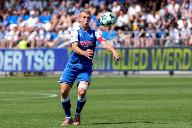 Valentin Lässig (TSG II, 6), am Ball, Freisteller, Ganzkörper, Einzelbild, Einzelfoto, Aktion, Action, 09.08.2026, Sinsheim (Deutschland), Fussball, 3. Liga, TSG 1899 Hoffenheim II - Hansa Rostock, DFB DFL REGULATIONS PROHIBIT ANY USE OF PHOTOGRAPHS AS IMAGE SEQUENCES AND OR QUASI-VIDEO. *** Valentin Lässig TSG II, 6, on the ball, cutout, full-body, single frame, single photo, action, 09 08 2026, Sinsheim, Germany, soccer, 3rd Division, TSG 1899 Hoffenheim II vs. Hansa Rostock, DFB and DFL regulations prohibit any use of photographs as image sequences and or quasi-video xozx