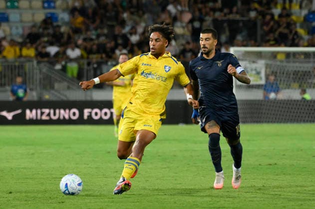 Frosinone s Anthony Oyono and Lazio™s Mattia Zaccagni during the 2026 2027 season pre-season friendly football match between Frosinone and SS Lazio at the Benito Stirpe stadium in Frosinone Italy - Sunday, August 09, 2026 - Soccer ( Photo by Fabrizio Corradetti LaPresse )  Copyright: xFabrizioxCorradetti LaPressex