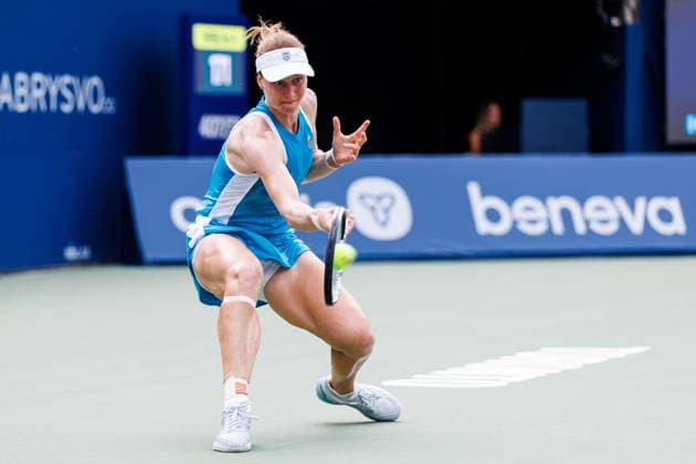 August 9, 2026, Toronto, On, Canada: Liudmila Samsonova returns the ball from Elena Rybakina of Kazakhstan during round of 16 National Bank Open tennis action in Toronto, on Sunday, Aug. 9, 2026. Canada News - August 9, 2026  - ZUMAc35_ 20260809_zaf_c35_052 Copyright: xKeitoxNewmanx