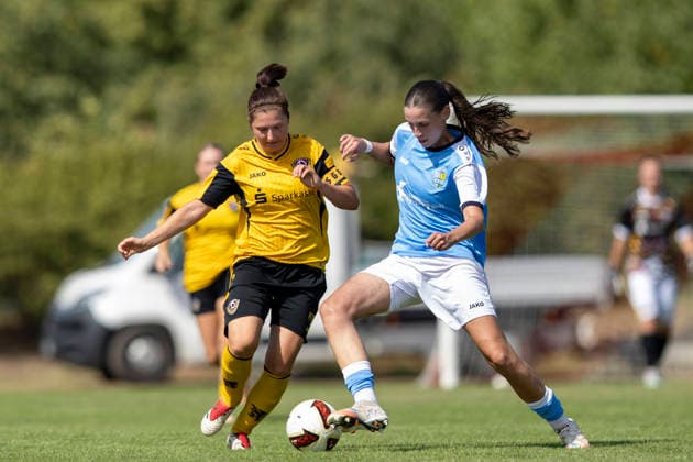 KOWO Sommercup 2026; Erfurt; 09.08.2026 Leni Preuß ( 23; Chemnitzer FC) gegen Annemarie Hörr ( 9; SG Dynamo Dresden) KOWO Sommercup 2026: SG Dynamo Dresden vs. Chemnitzer FC; Sportforum Johannesplatz Erfurt; 09.08.2026 *** KOWO Summer Cup 2026 Erfurt August 9, 2026 Leni Preuß 23 Chemnitzer FC vs. Annemarie Hörr 9 SG Dynamo Dresden KOWO Summer Cup 2026 SG Dynamo Dresden vs. Chemnitzer FC Sportforum Johannesplatz Erfurt August August 9, 2026 Copyright: xBEAUTIFULxSPORTS Duehringx