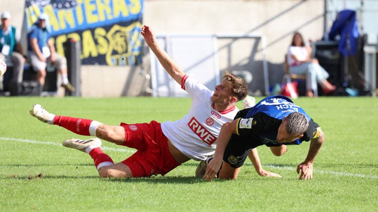 09.08.2026, xrekx, Fussball 3.Liga, 1.FC Saarbruecken - Rot-Weiss Essen v.l. Michael Kostka (Rot-Weiss Essen) Florian Pick (1. FC Saarbruecken) (DFL DFB REGULATIONS PROHIBIT ANY USE OF PHOTOGRAPHS as IMAGE SEQUENCES and or QUASI-VIDEO) Saarbruecken *** August 9, 2026, xrekx, Soccer 3rd Division, 1 FC Saarbrücken vs. Rot-Weiss Essen; left: Michael Kostka (Rot-Weiss Essen), Florian Pick (1 FC Saarbrücken); DFL and DFB regulations prohibit any use of photographs as image sequences and or quasi-video; Saarbrücken