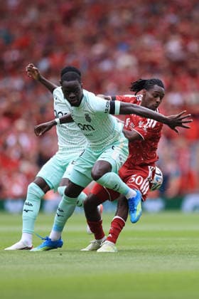 Football - Pre-Season Friendly - Liverpool v AS Monaco 9th August 2026 - Pre-Season Friendly - Liverpool v AS Monaco - Jeremie Frimpong of Liverpool battles with Pape Cabral of AS Monaco - Photo: Simon Stacpoole Offside. Liverpool UK *** Fußball-Vorbereitungsspiel: Liverpool gegen AS Monaco, 9. August 2026 Vorbereitungsspiel: Liverpool gegen AS Monaco Jeremie Frimpong von Liverpool im Zweikampf mit Pape Cabral von AS Monaco Foto: Simon Stacpoole Offside Liverpool UK  Copyright: xSimonxStacpoolexOffside
