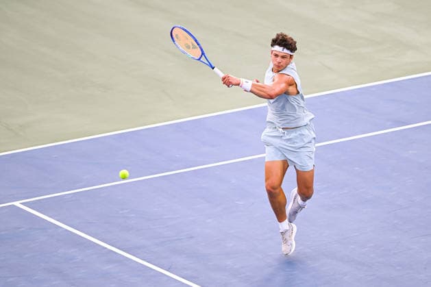 MONTREAL, QC - AUGUST 09: Ben Shelton (USA) returns the ball during a fourth round match at National Bank Open on August 09, 2026 at IGA Stadium in Montreal, QC (Photo by David Kirouac Icon Sportswire) TENNIS: AUG 09 National Bank Open EDITORIAL USE ONLY Icon26080910026