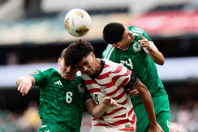 CONCACAF U-20 Championship - USA vs Mexico Chris Applewhite (C) of United States vies for the ball with Henrique Simeone (L) and Carlos Hernandez (R) of Mexico during the final of the CONCACAF U-20 Championship between the United States and Mexico at Banorte Stadium in Mexico City, Mexico, 09 August 2026. MEXICO CITY Mexico  Copyright: xJOSExMENDEZx