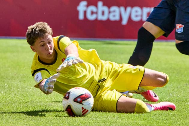 A-Junioren Bundesliga DFB-Nachwuchsliga, FC Bayern München (U19) vs SpVgg Unterhaching (U19), München FC Bayern, München FC Bayern (U19), Unterhaching SpVgg, Unterhaching SpVgg (U19), 2026-08-09 in München (FC Bayern Campus) BURKHARDT Lucian (SpVgg Unterhaching Torwart Nr22-UHG(U19)22) sportworld München FC Bayern Campus Bayern Deutschland *** DFB Youth League (Junior Bundesliga D), FC Bayern Munich U19 vs. SpVgg Unterhaching U19, Munich FC Bayern, Munich FC Bayern U19, Unterhaching SpVgg, Unterhaching SpVgg U19, August 9, 2026, at FC Bayern Campus in Munich, Lucian Burkhardt, SpVgg Unterhaching goalkeeper No. 22, UHG U19, 22, Sportworld, FC Bayern Campus, Munich, Bayern, Germany