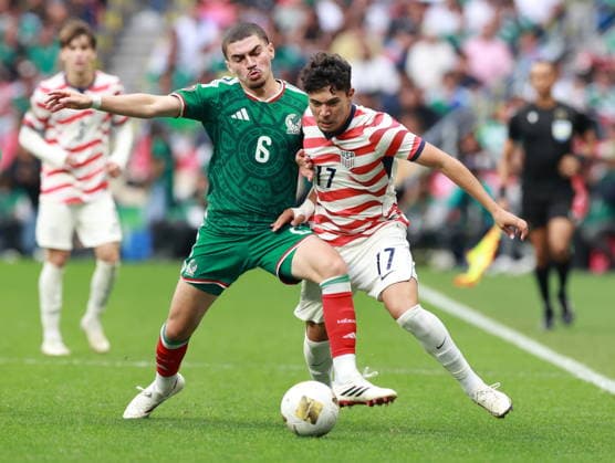 CONCACAF U-20 Championship - USA vs Mexico Ruben Ramos (R) of USA vies for the ball with Henrique Simeone (L) of Mexico during the final of the CONCACAF U-20 Championship between the United States and Mexico in Mexico City, Mexico, 09 August 2026. MEXICO CITY Mexico  Copyright: xMARIOxGUZMANx