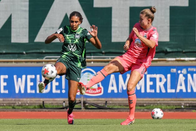 09.08.2026, xgrfx, Fussball Testspiel Frauen, SV Werder Bremen - VfL Wolfsburg v.l. Cora Zicai (VfL Wolfsburg), Michelle Ulbrich (Werder Bremen) (DFL DFB REGULATIONS PROHIBIT ANY USE OF PHOTOGRAPHS as IMAGE SEQUENCES and or QUASI-VIDEO) Bremen *** August 9, 2026, xgrfx, Women s Soccer Friendly, SV Werder Bremen vs. VfL Wolfsburg, Cora Zicai (VfL Wolfsburg), Michelle Ulbrich, Werder Bremen; DFL and DFB regulations prohibit any use of photographs as image sequences and or quasi-video; Bremen