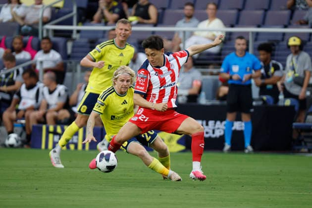 NASHVILLE, TN - AUGUST 09: AtlŽtico San Luis midfielder îscar Macêas (21) makes a move in front of Nashville SC midfielder Edvard Tagseth (20) during a LeagueÕs Cup match between Nashville SC and AtlŽtico San Luis, August 9, 2026, at GEODIS Park in Nashville, Tennessee. (Photo by Matthew Maxey Icon Sportswire) SOCCER: AUG 09 Leagues Cup Nashville vs Atletico de San Luis EDITORIAL USE ONLY Icon26080913